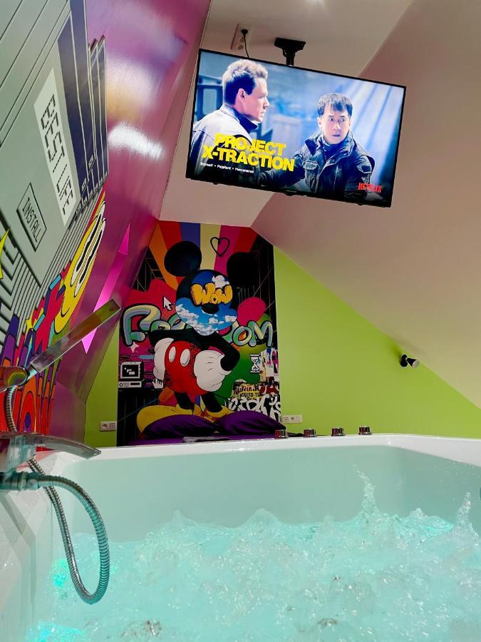Capsule Forever Young - Jacuzzi - Sauna - Billard - Arcade De Jeux - Netflix & Home Cinema - Ping Pong Hastiere-par-dela Εξωτερικό φωτογραφία